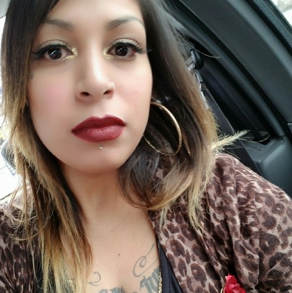 Meet your Posher, Ivette - Picture 2 of 2